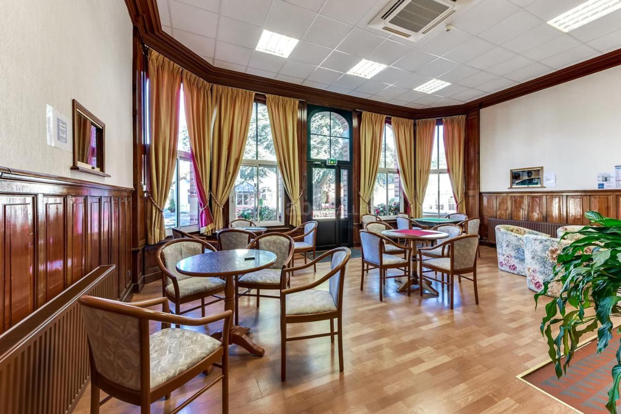 Hotel-Restaurant Domaine De La Grande Garenne Neuvy-sur-Barangeon Buitenkant foto