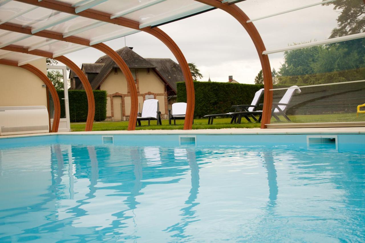 Hotel-Restaurant Domaine De La Grande Garenne Neuvy-sur-Barangeon Buitenkant foto
