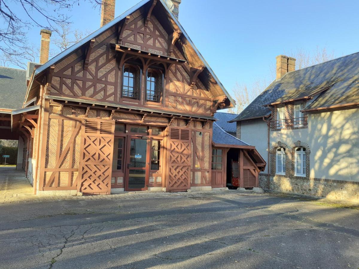 Hotel-Restaurant Domaine De La Grande Garenne Neuvy-sur-Barangeon Buitenkant foto