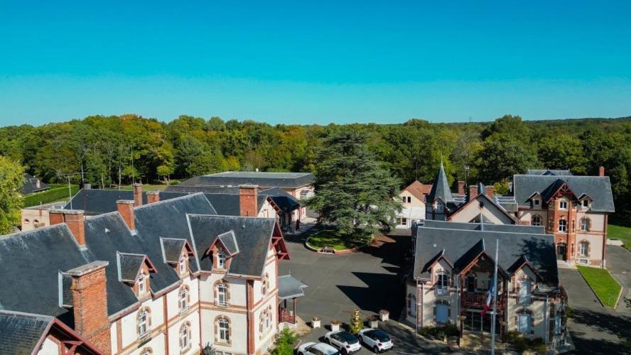 Hotel-Restaurant Domaine De La Grande Garenne Neuvy-sur-Barangeon Buitenkant foto