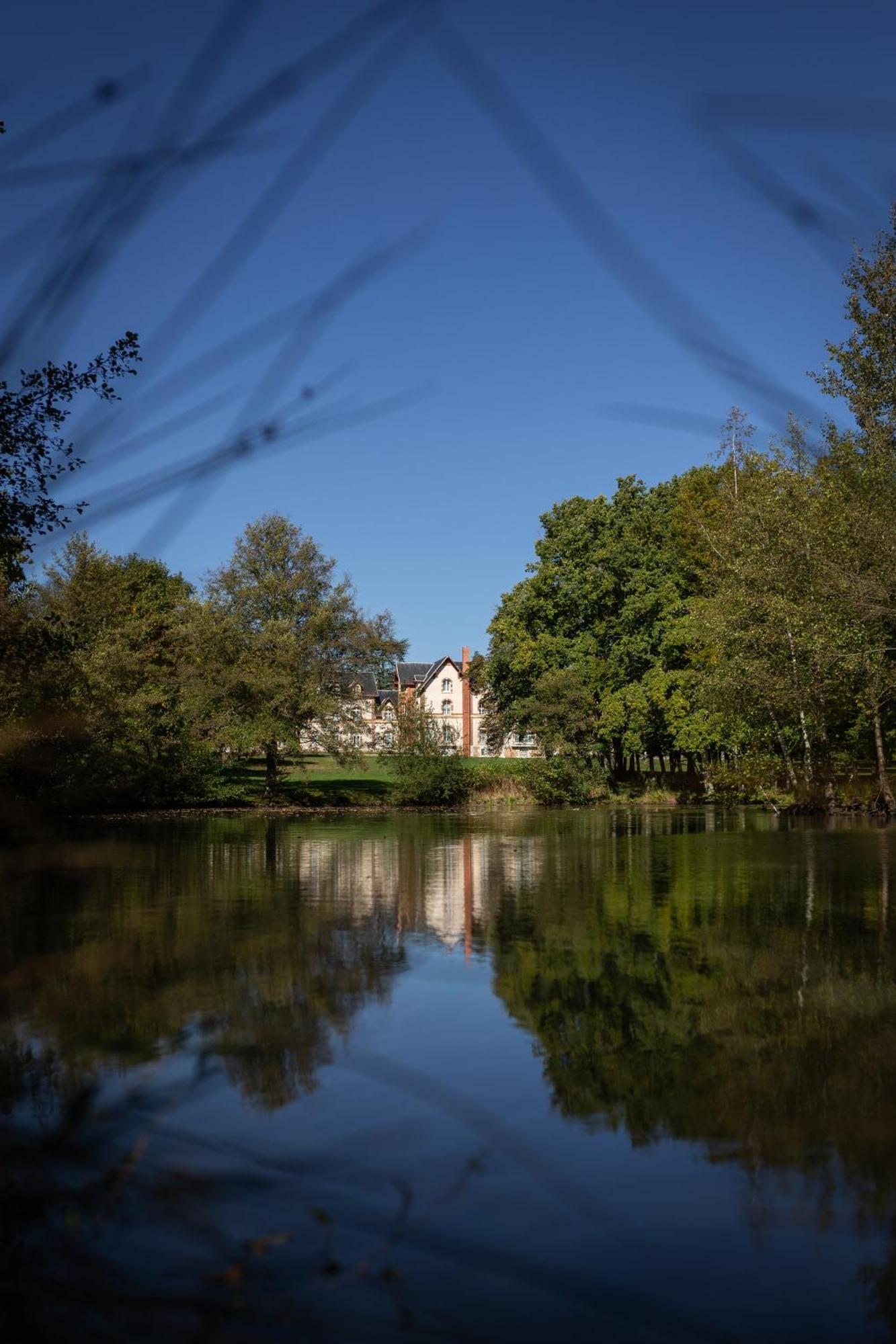 Hotel-Restaurant Domaine De La Grande Garenne Neuvy-sur-Barangeon Buitenkant foto