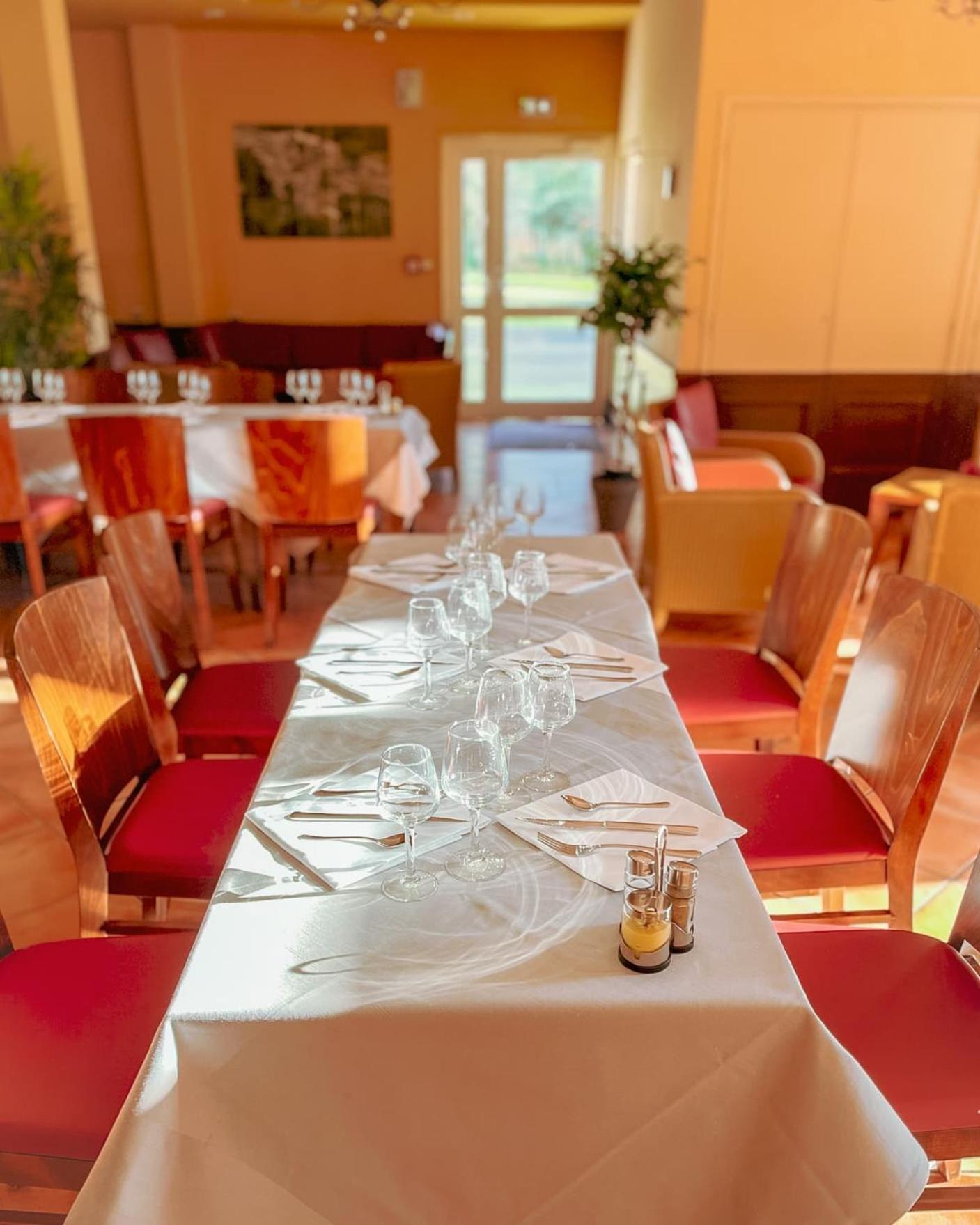 Hotel-Restaurant Domaine De La Grande Garenne Neuvy-sur-Barangeon Buitenkant foto