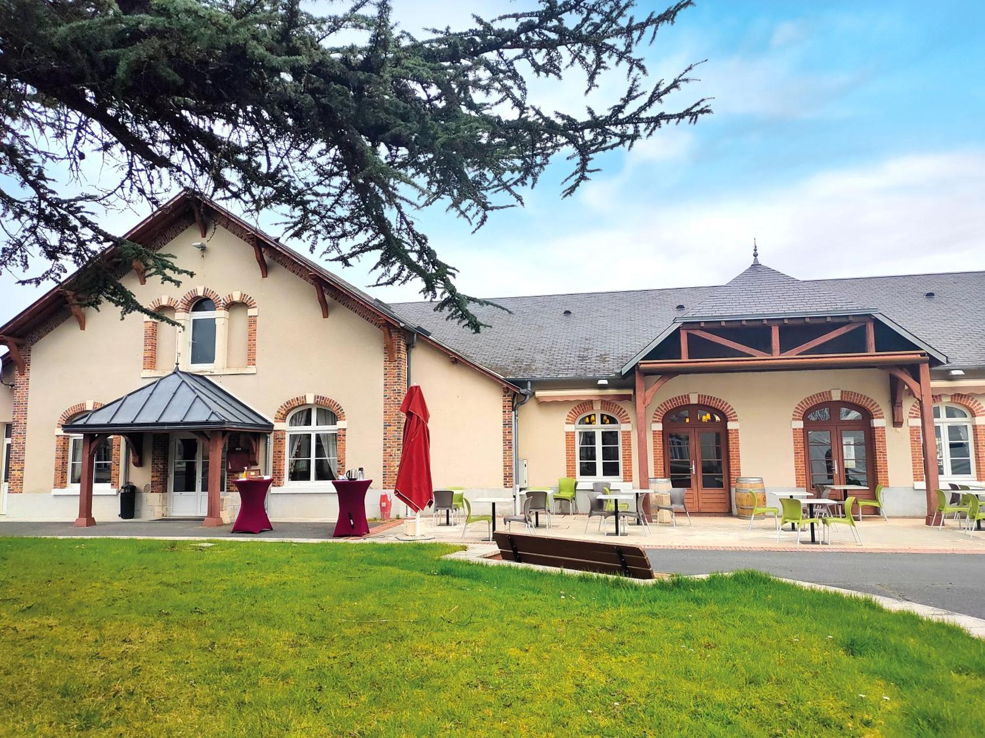 Hotel-Restaurant Domaine De La Grande Garenne Neuvy-sur-Barangeon Buitenkant foto